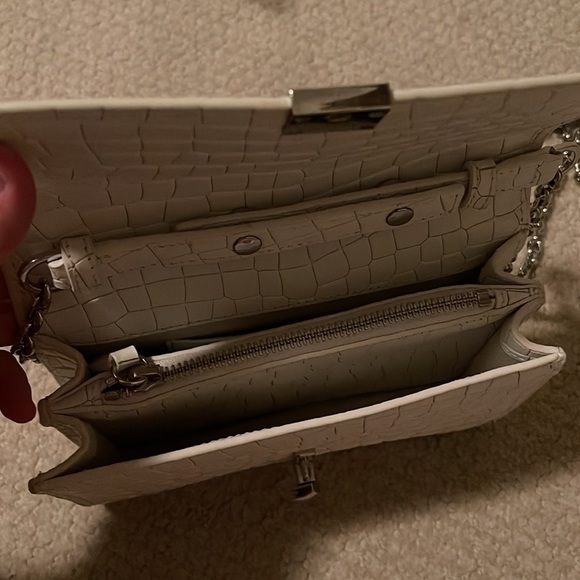 Botiker white crossbody clutch - Picture 3 of 3